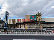 スーパーマルヤス島本駅前店 414m