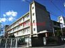 周辺：茨木市立平田中学校 616m