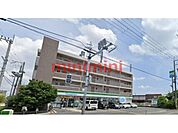ファミリーマート高槻川西町一丁目店 909m