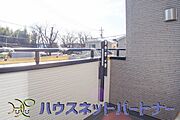 朝の澄んだ空気や、夕方に吹く清々しい風を五感で感じられるバルコニー。住まいの中で唯一屋外にあって、本当の自然を感じられるスペースです。