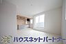 室内：明るく開放的なダイニング。家族とのコミュニケーションが取りやすく、みんなの笑顔が溢れます。