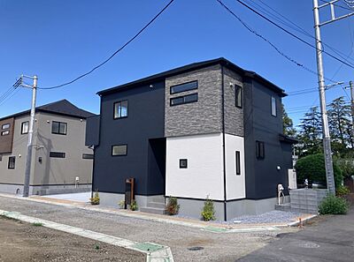 外観：ここから始まる「日常」はご家族にとってかけがえのない時間となります。少しでも豊かに、快適に。そんな想いから本邸宅は生まれました。