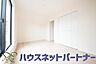 室内：各部屋を最大限に広く使って頂ける様、全居住スペースに収納付。プライベートルームはゆったりと快適に。