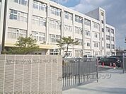 草津中学校まで2300メートル