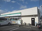 ファミリーマート　甲賀駅前店まで30メートル