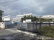 守山中学校まで2400メートル
