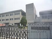 葉山東小学校まで1200メートル