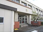 甲南第二小学校まで1400メートル