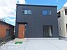 外観：モダンなデザインが魅力の新築戸建てで、スタイリッシュな外観が住む人を引き立て、日々の生活に彩りを添えます！