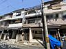 外観：落ち着いた色合いの外観は、周囲の景観に溶け込み、穏やかな雰囲気を醸し出します。心安らぐ住環境を提供します。