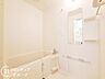 浴室：機能的で清潔なバスルームで、快適な生活を実現します。毎日の疲れを癒すリフレッシュタイムをお楽しみください。