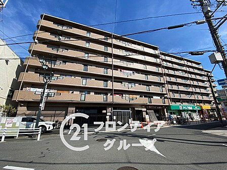 RC造、8階建てのマンションです。