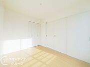 フローリング材には、木目や色調など木材特有の風合いがあり、ナチュラルな美しさで、日々の生活に温もりを与えてくれます。