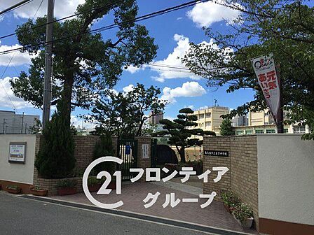東大阪市立盾津中学校 徒歩12分。 890m