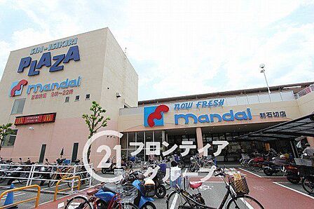 万代新石切店 徒歩12分。 960m