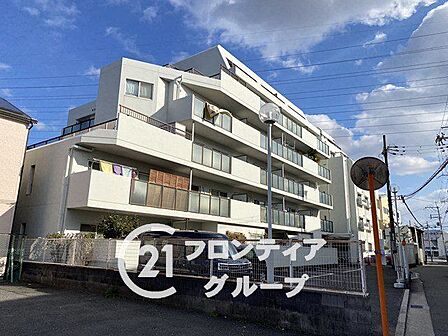 駅から徒歩7分のマンションは、通勤や通学にとても便利で、時間を有効に使える素晴らしい立地です!
