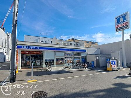 ローソン東大阪小阪三丁目店 徒歩3分。 220m