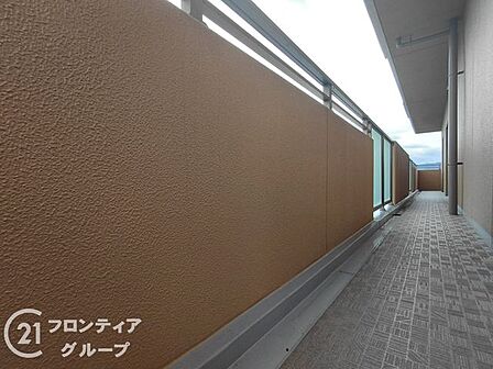 「賃貸のままでいいのか、買うべきか」その判断に必要な情報を、スタッフがわかりやすく整理してお伝えします。お気軽にご相談ください