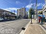 その他：前面道路は見通しもよく、車の出入りや歩行も安心な住環境。交通量が少なめで静かな住まいをお探しの方にもぴったりです。お子様の通学やお散歩など、暮らしの中で安心を感じられる立地が魅力となっています。