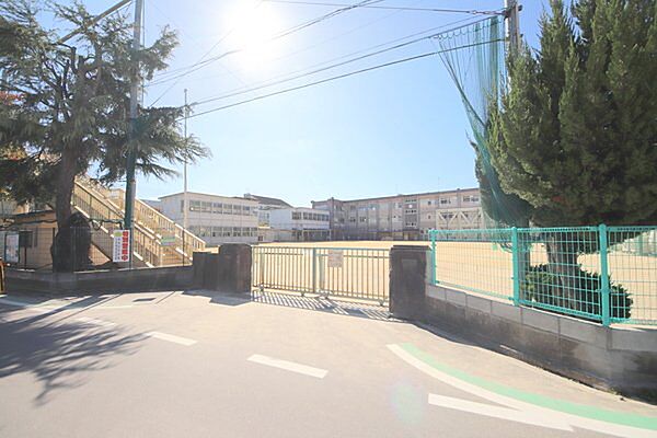 画像21:小学校「奈良市立富雄北小学校まで504m」