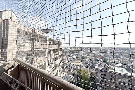 バルコニーからの眺め（東方向）［2025年12月8日撮影］高層階で目の前を遮るものがないので、眺望良好です