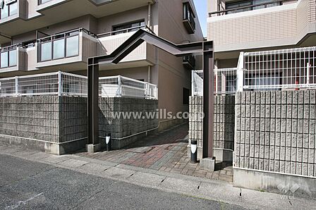 敷地入り口(南側)