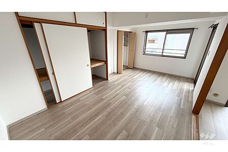 東側洋室約9.0帖［2026年8月21日撮影］