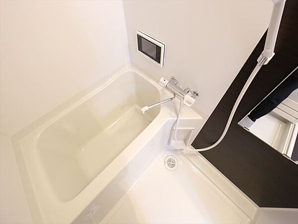 画像6:バスルーム　浴室テレビ付き　モデルルーム