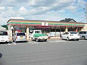 コンビニ「セブンイレブン松本島内青島店まで882m」