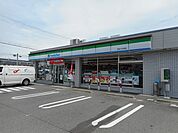 コンビニ「ファミリーマート 松本つかま店まで700m」