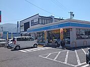 コンビニ「ローソン　松本芳川小屋店まで815m」
