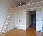 ロフト付の室内