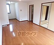 和室との仕切りを開けるとまた違った印象です