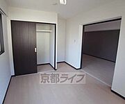 リビング横の洋室です
