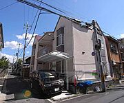 閑静な住宅街にあります。