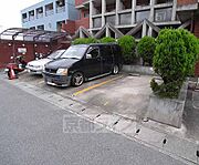 少ないですが、敷地内駐車場あります。