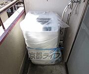 洗濯機はバルコニーに設置可能です