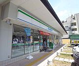 ファミリーマート 嵯峨新宮町店まで295m 丸太町通り沿いで駐車場も広いです。