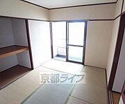振り分けの和室です