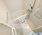 スッキリとした浴室です。