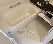 ゆったりとした浴室です