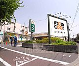 京都生活協同組合コープきぬがさまで413m ＣＯＯＰさんです 広い敷地内ガレージも付いてお買い物も楽々です。