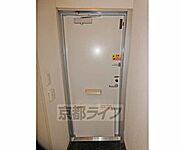 重厚感あるドア