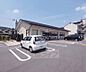 周辺：セブンイレブン京都岩倉忠在地町店まで645m 広々と停めやすい駐車場あります。