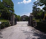 嵯峨小学校まで701m 大覚寺も近い小学校です、風情があります。