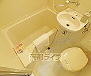 清潔感のあるユニットバスです。