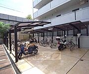 屋根付きの駐輪場です。