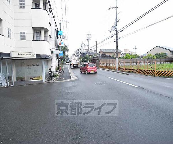 画像23:目の前の道路です。