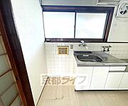 キッチンの横に冷蔵庫置けます。