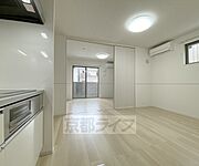 ワンちゃん・ネコちゃんと住めるお部屋です。角部屋で2面窓があります。